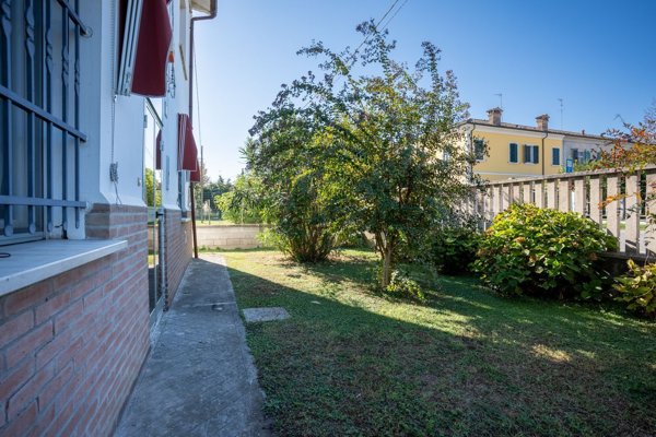 casa indipendente in vendita a Bondeno