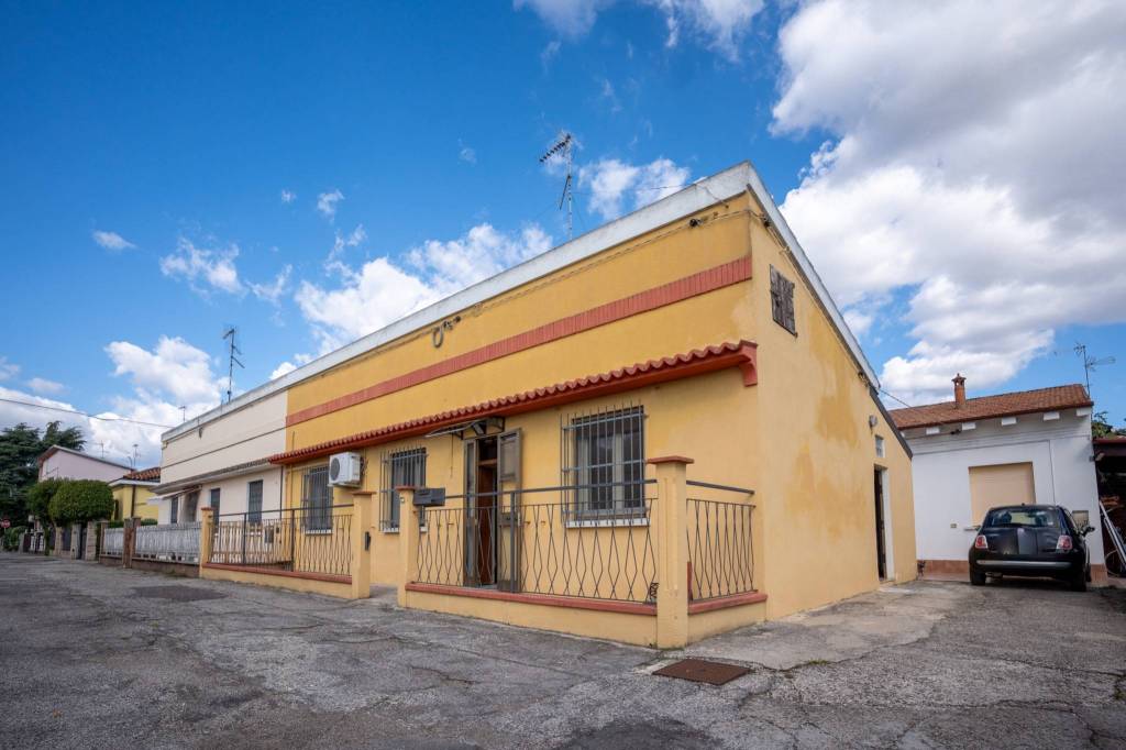 casa indipendente in vendita a Bondeno