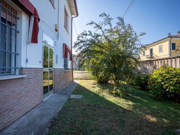 casa indipendente in vendita a Bondeno