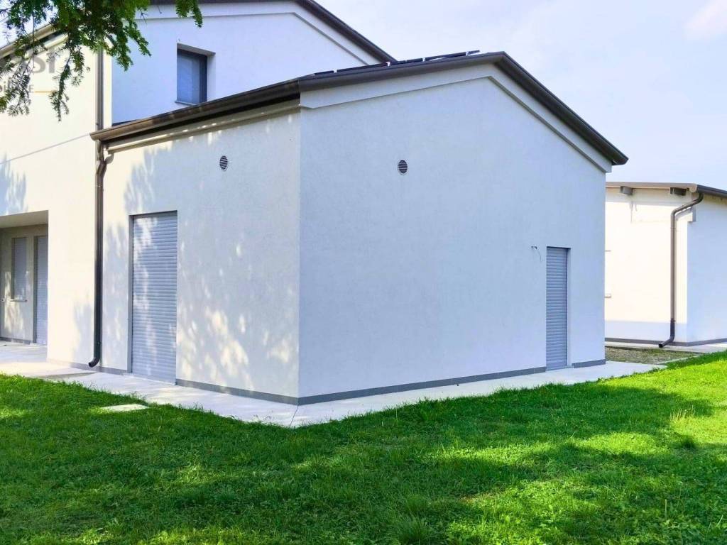 casa indipendente in vendita a Bondeno