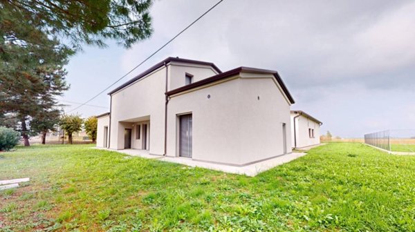 casa indipendente in vendita a Bondeno