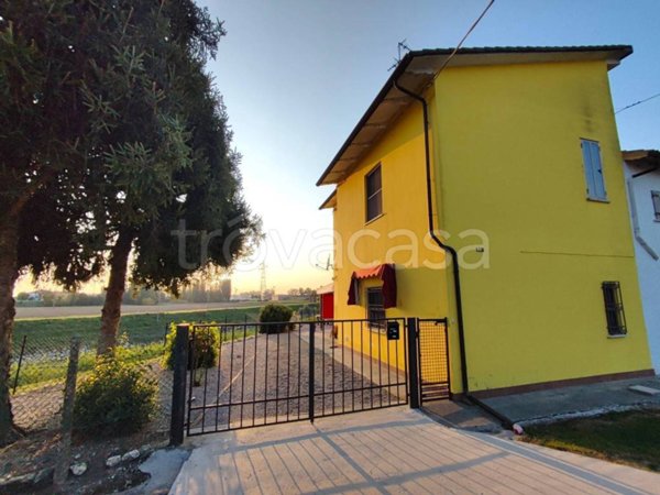 casa indipendente in vendita a Bondeno