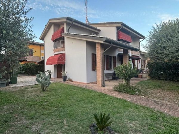 casa indipendente in vendita a Bondeno