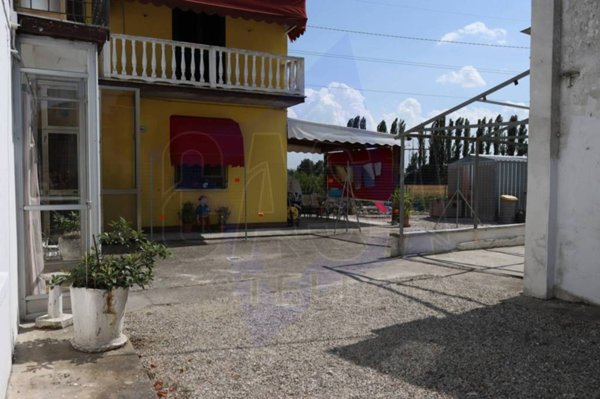 casa indipendente in vendita a Bondeno