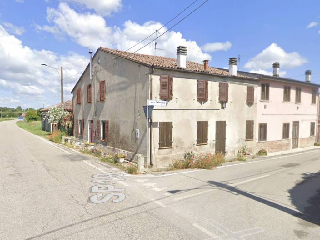 casa indipendente in vendita a Bondeno