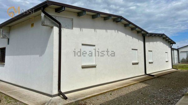 locale di sgombero in vendita a Bondeno