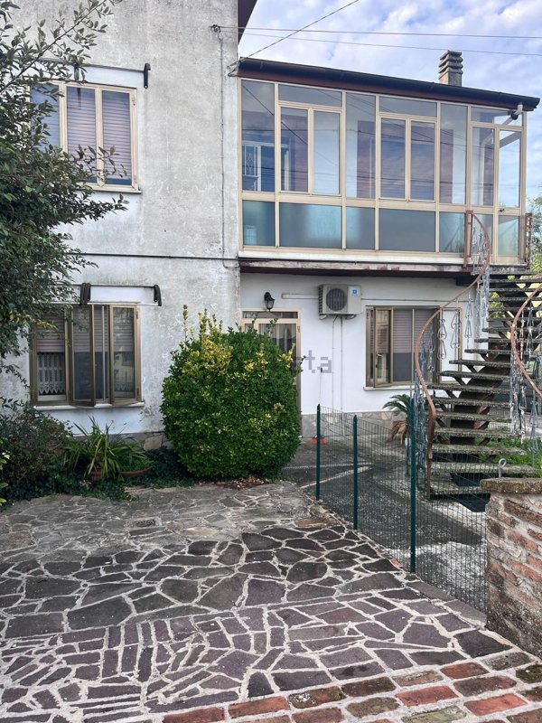 casa indipendente in vendita a Bondeno