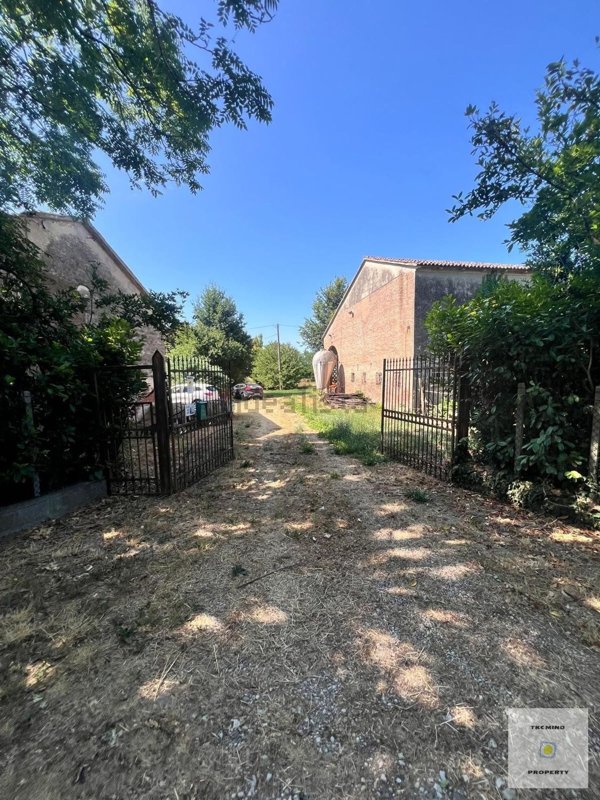 casa indipendente in vendita a Bondeno