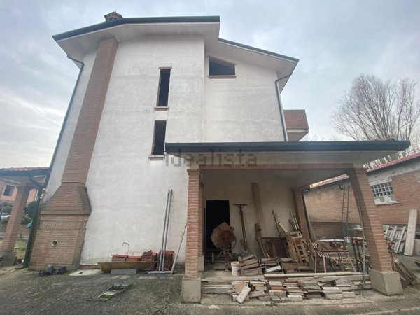 casa indipendente in vendita a Bondeno