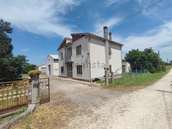 casa indipendente in vendita a Bondeno