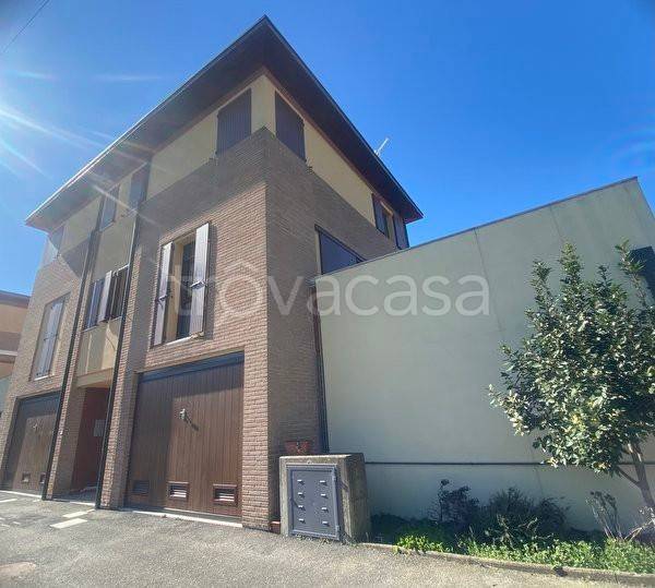 casa indipendente in vendita a Bondeno