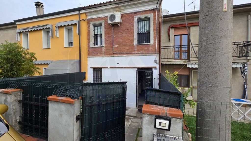 casa indipendente in vendita a Bondeno