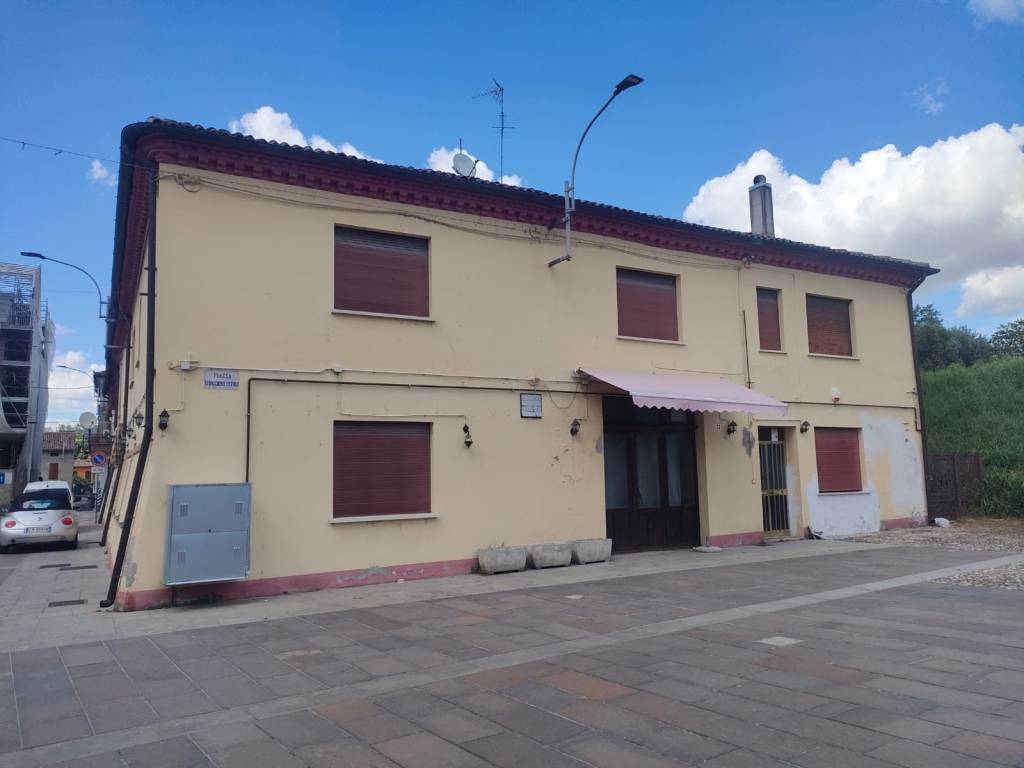 negozio in vendita a Bondeno