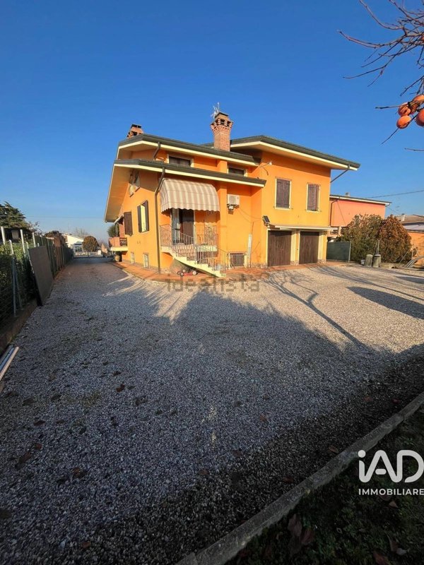 casa indipendente in vendita a Bondeno