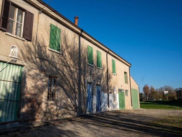 casa indipendente in vendita a Bondeno
