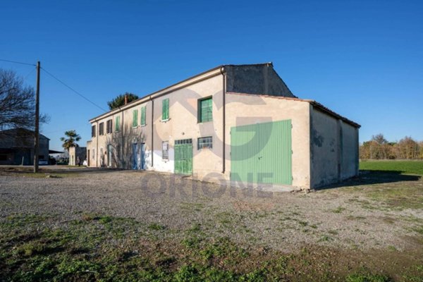 casa indipendente in vendita a Bondeno