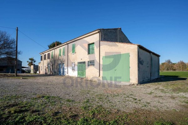 casa indipendente in vendita a Bondeno