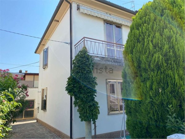 casa indipendente in vendita a Bondeno