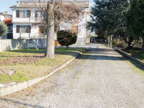 casa indipendente in vendita a Bondeno