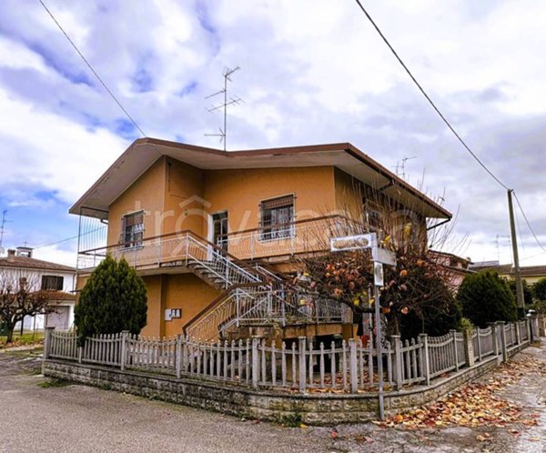 casa indipendente in vendita a Bondeno
