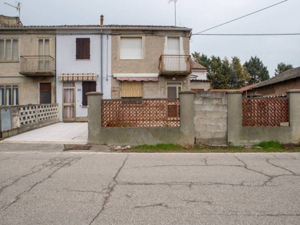 casa indipendente in vendita a Bondeno