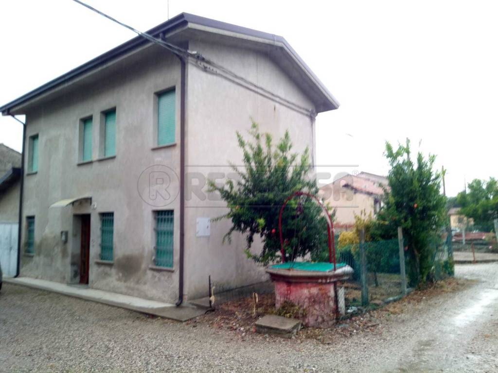 casa indipendente in vendita a Bondeno