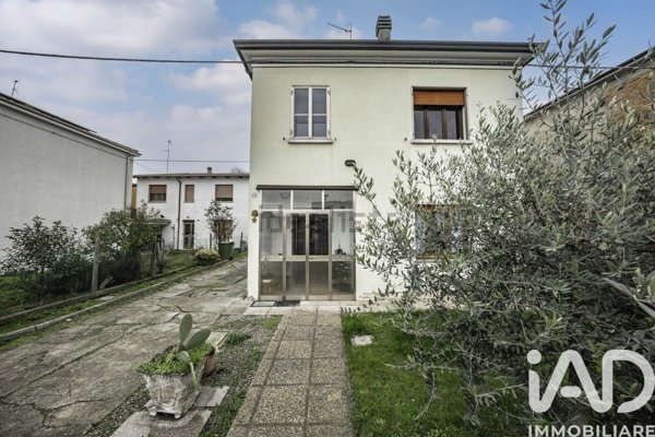 casa indipendente in vendita a Bondeno