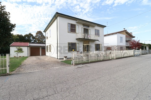 casa indipendente in vendita a Bondeno