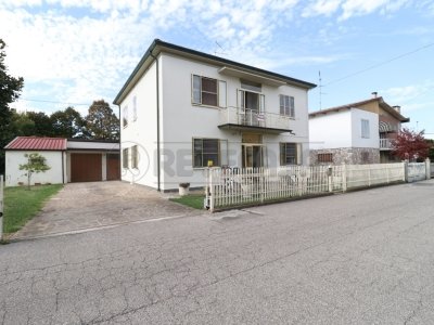 casa indipendente in vendita a Bondeno