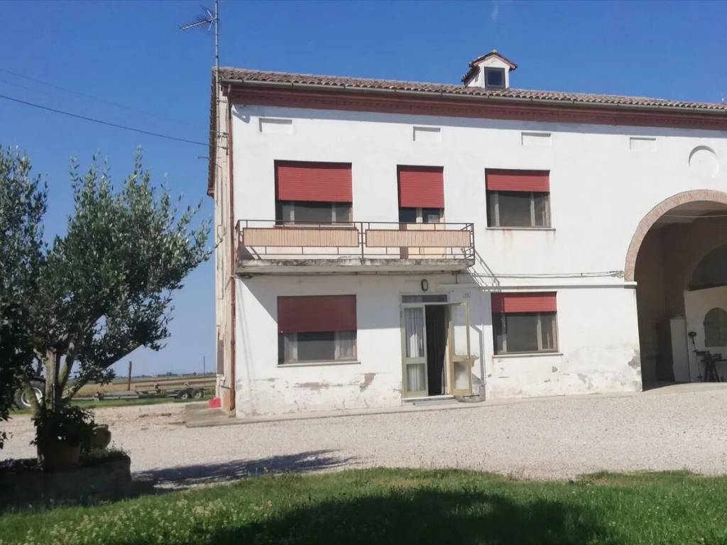 casa indipendente in vendita a Bondeno