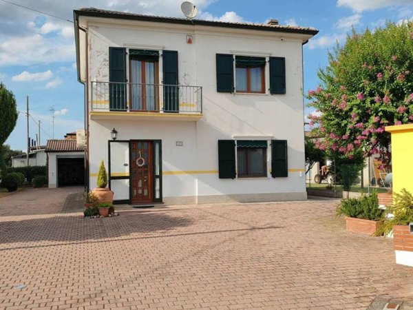 casa indipendente in vendita a Bondeno