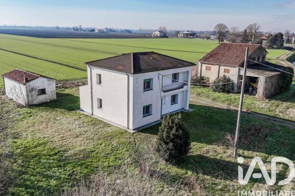 casa indipendente in vendita a Bondeno