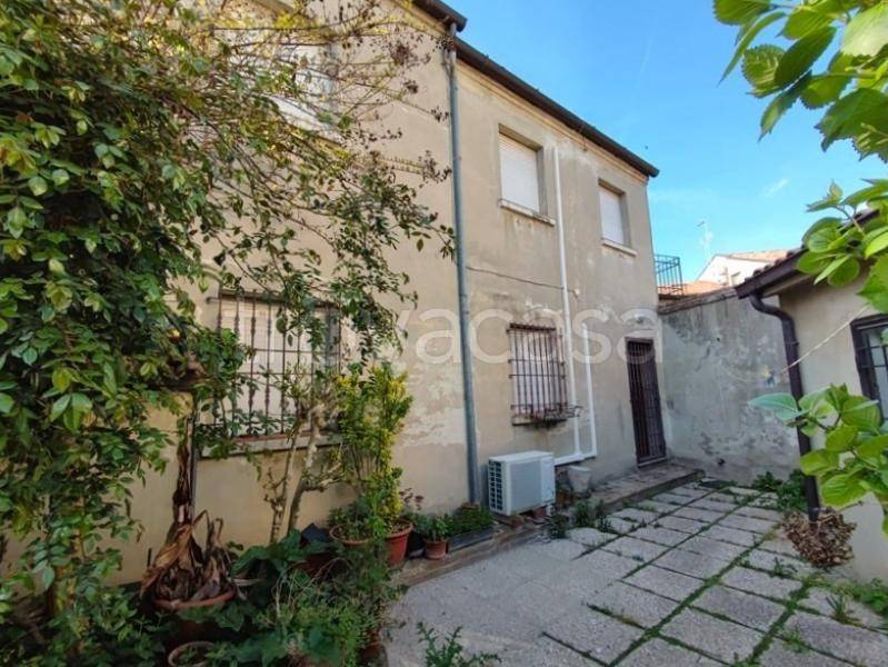 casa indipendente in vendita a Bondeno