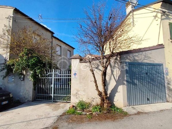 casa indipendente in vendita a Bondeno