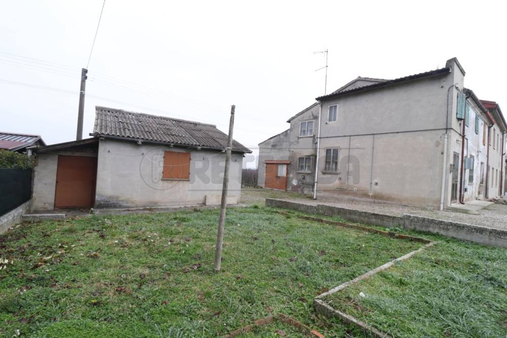 casa indipendente in vendita a Bondeno