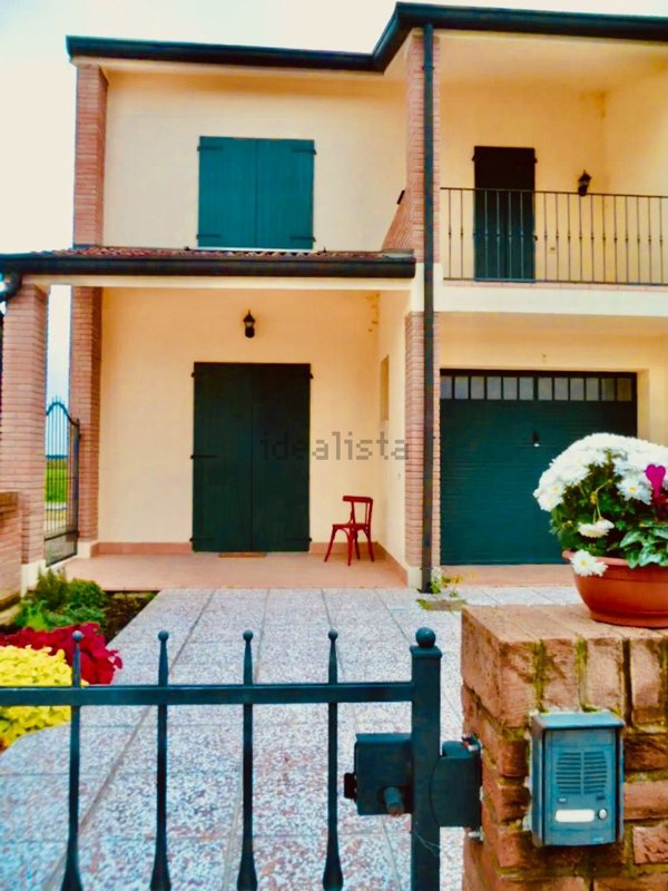 casa indipendente in vendita a Bondeno