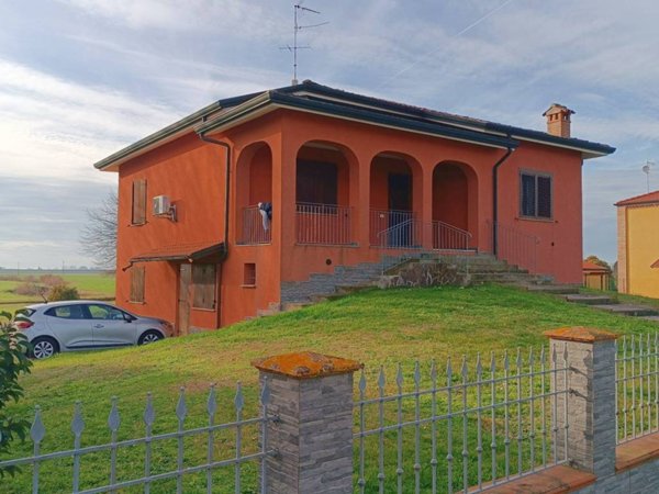 casa indipendente in vendita a Bondeno