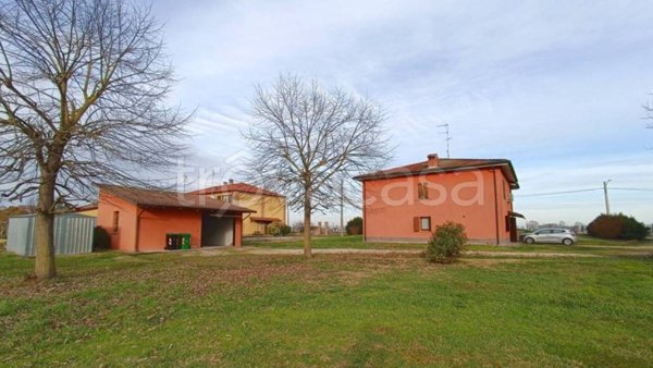 casa indipendente in vendita a Bondeno
