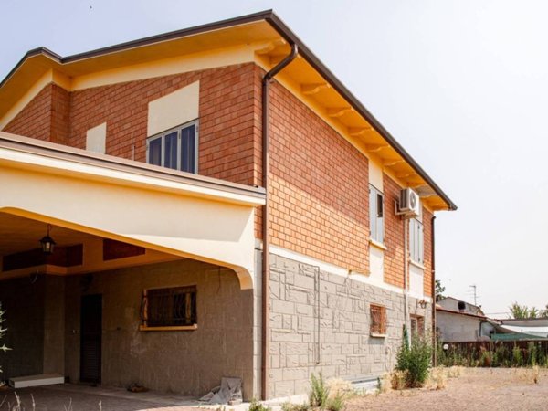 casa indipendente in vendita a Bondeno