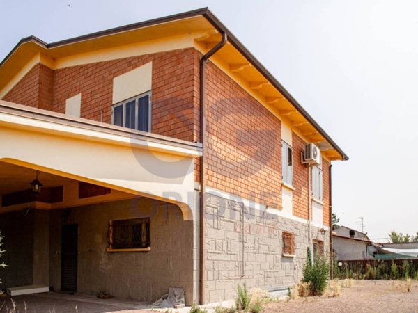 casa indipendente in vendita a Bondeno