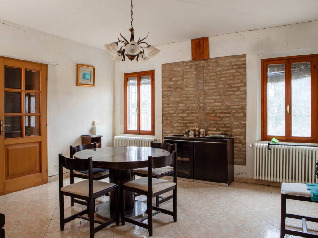 casa indipendente in vendita a Bondeno