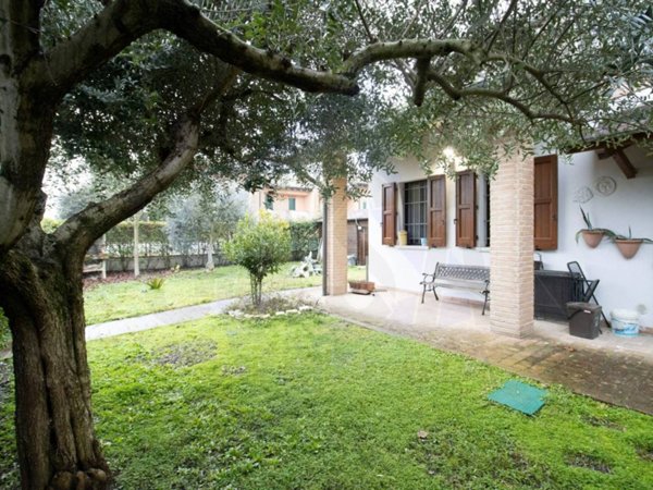 casa indipendente in vendita a Bondeno