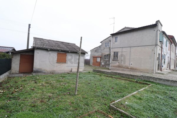 casa indipendente in vendita a Bondeno