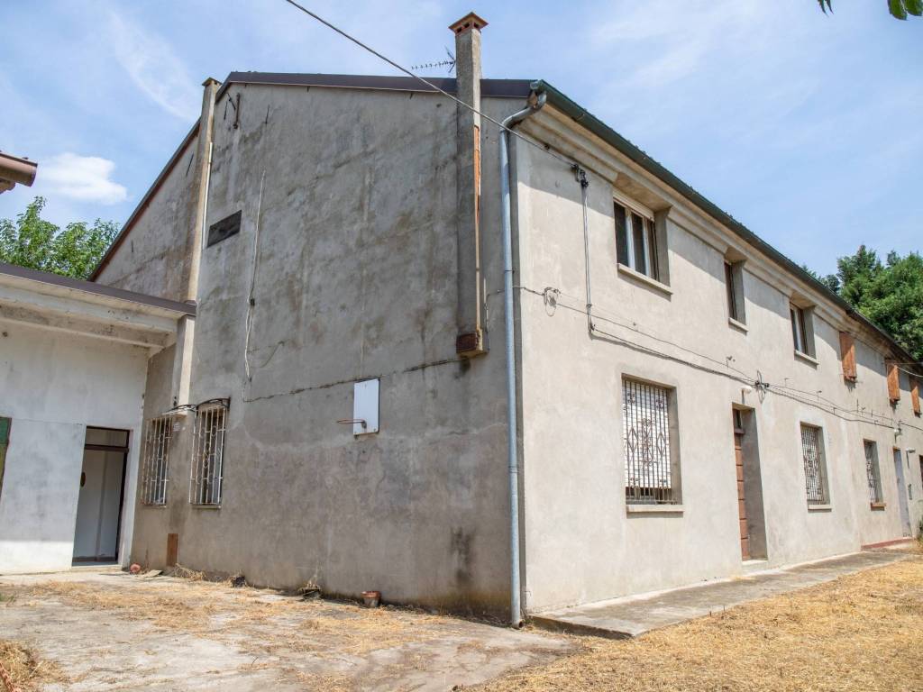 casa indipendente in vendita a Bondeno