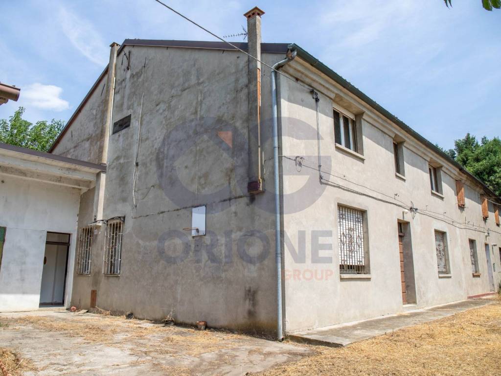 casa indipendente in vendita a Bondeno