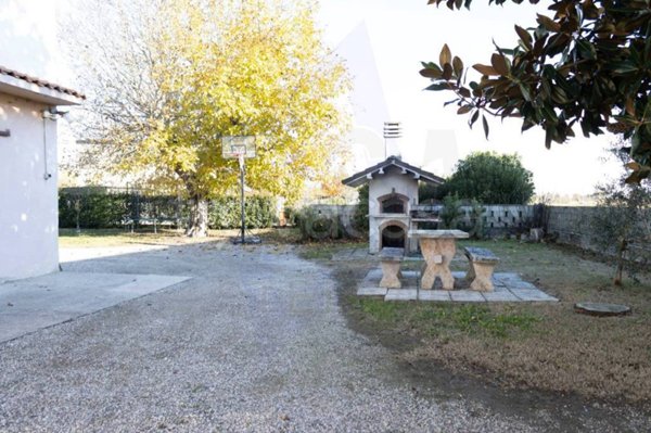 casa indipendente in vendita a Bondeno