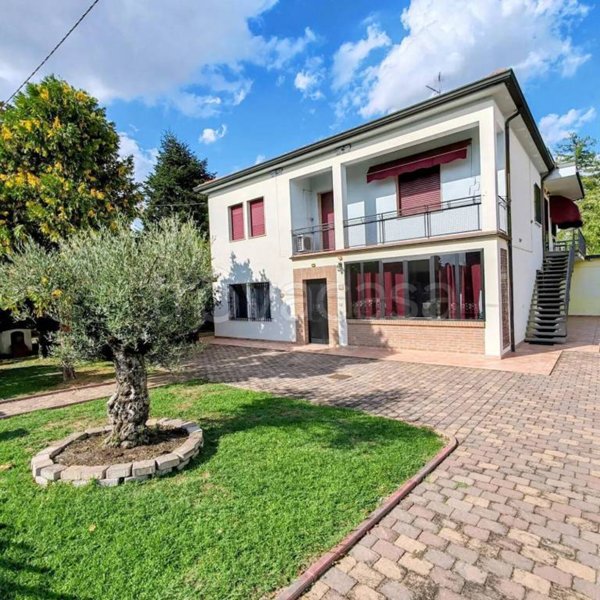 casa indipendente in vendita a Bondeno