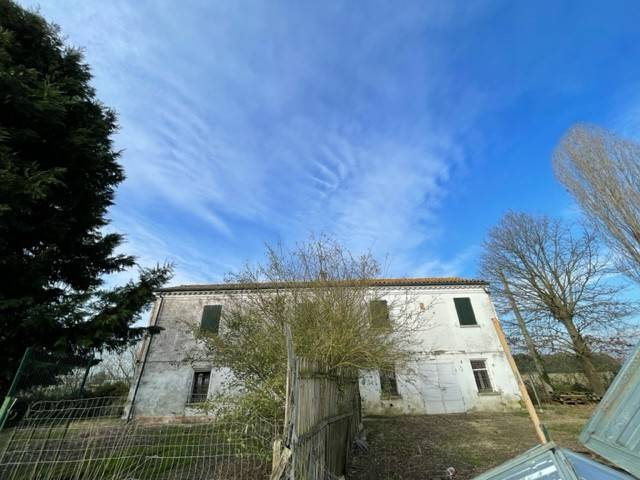 casa indipendente in vendita a Bondeno