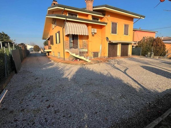 casa indipendente in vendita a Bondeno