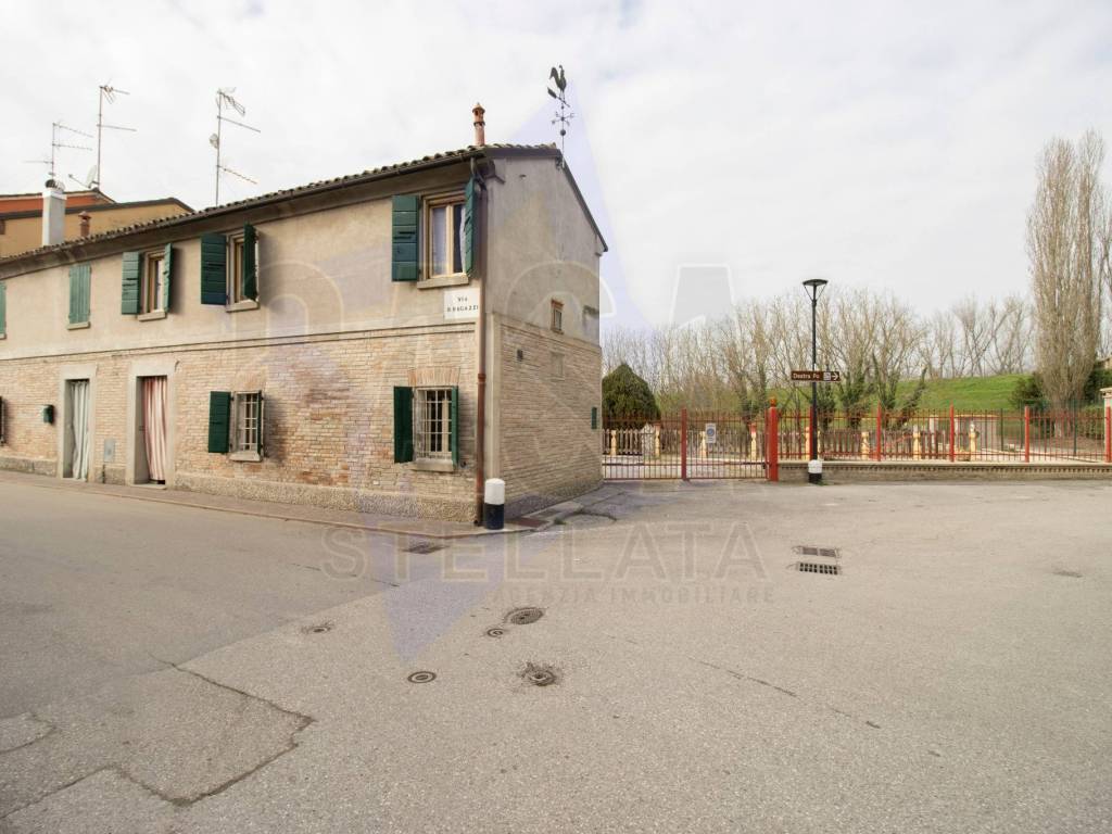 casa indipendente in vendita a Bondeno